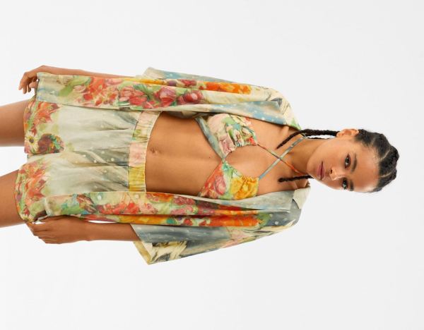 Bershka Art Series Satin Finish Bermuda With Floral Print Korte Broek Dames Gekleurd | oAKWDbia5Mj
