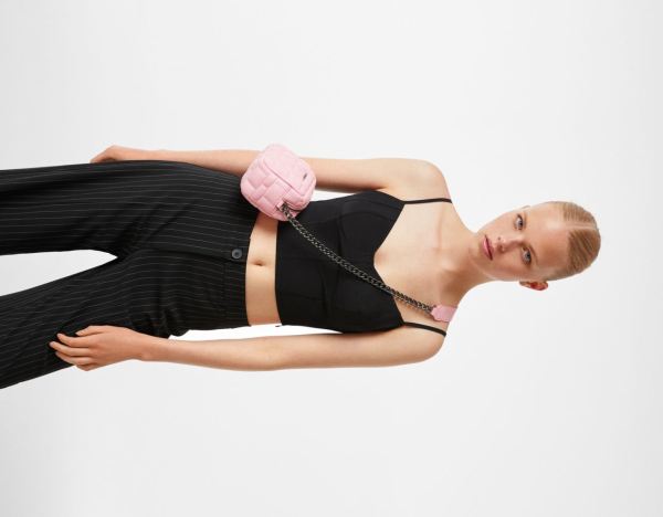 Bershka Gewatteerd Hand With Chain Riemen Tassen Dames Roze | txbFxol2pFp