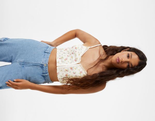 Bershka Satin Finish Crop With Blonde Kanten Detail Topjes Dames Room | osNp1Kl0fiF