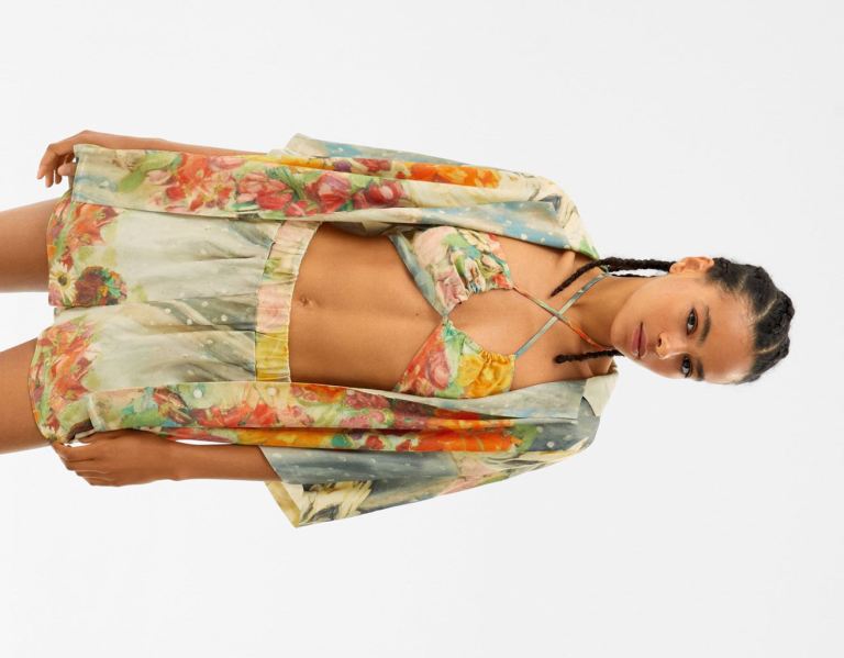 Bershka Art Series Satin Finish Bermuda With Floral Print Korte Broek Dames Gekleurd | oAKWDbia5Mj