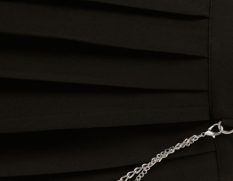 Bershka Box Pleat Mini With Chain Rokken Dames Zwart | JBeIuX287yF