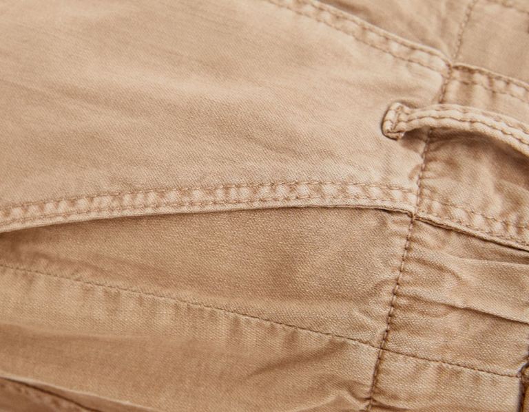 Bershka Cargo Bermuda With A Feminine Cut Korte Broek Dames Bruin | 2srPnw1kaXn