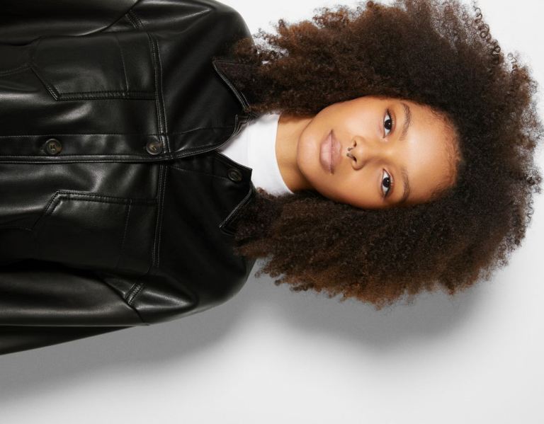 Bershka Cropped Faux Leren Over Overhemd Dames Zwart | QKv11uEZwSy