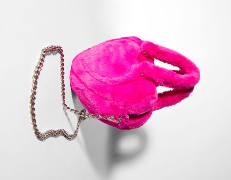Bershka Faux Fur Heart Crossbody With Chain Riemen Tassen Dames Fuchsie | 7VWPu6la8Xo