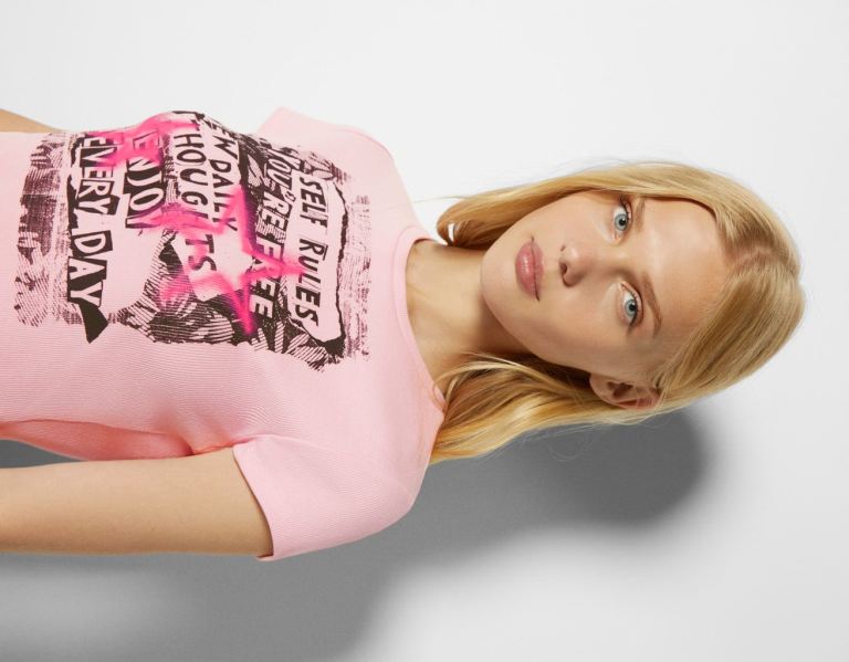 Bershka Geribbeld Kort Sleeve With Print T-shirts Dames Roze | l4oOquXnrtb