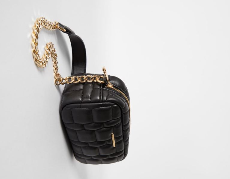 Bershka Gewatteerd Hand With Chain Riemen Tassen Dames Zwart | 4RUYuAwy4zS