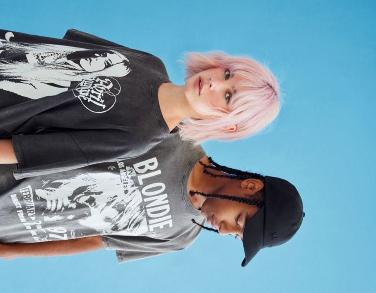 Bershka Kort Sleeve With An Avril Lavigne Print T-shirts Heren Zwart | SYYOt5hBmaX
