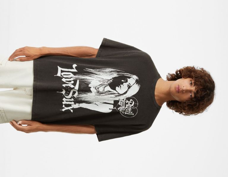 Bershka Kort Sleeve With An Avril Lavigne Print T-shirts Heren Zwart | SYYOt5hBmaX