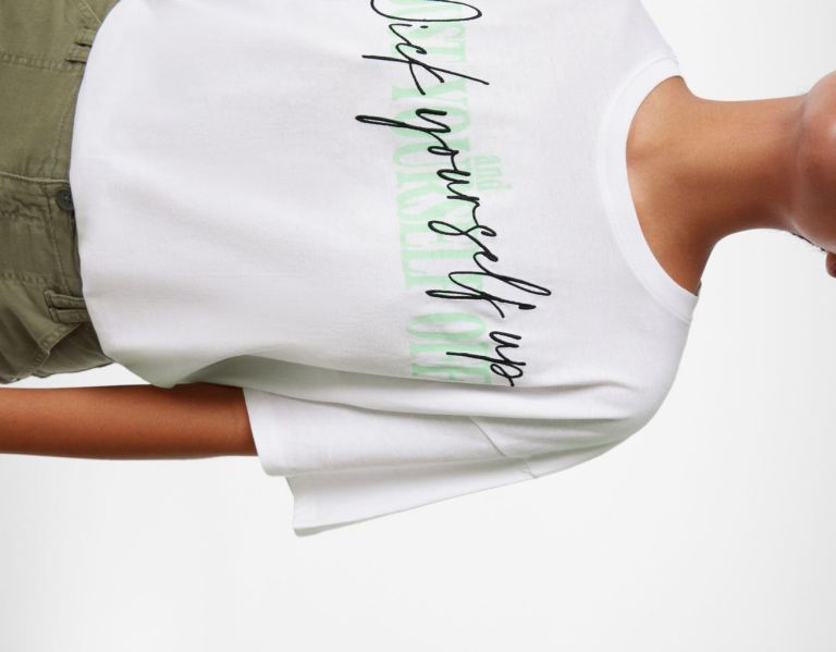 Bershka Kort Sleeve With Embroidered Print T-shirts Dames Wit | SVIjTO7akxv