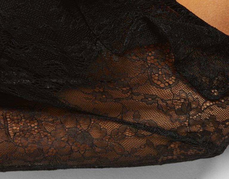 Bershka Lacey Kanten-up With Ruffles Blouse Dames Zwart | VQIbuR8QkaA