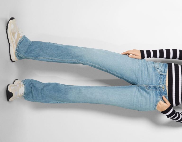 Bershka Low-rise Relax Fit Flared Jeans Dames Lichtblauw | 31Oby06tfwH