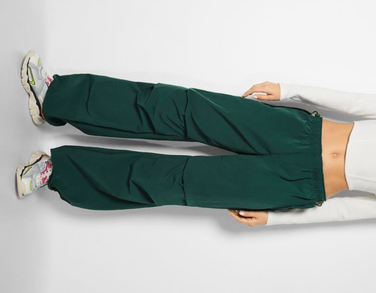 Bershka Nylon Parachute Joggers Broek Dames Groen | 1epNx53VYvC