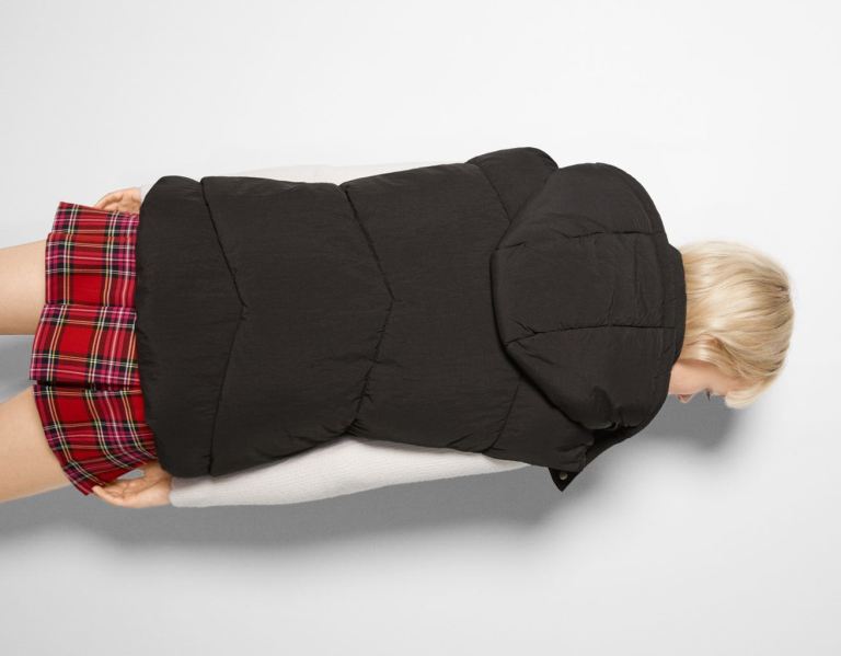 Bershka Oversize Puffer With Hood Gilet Dames Zwart | o2sYTk0yxfk