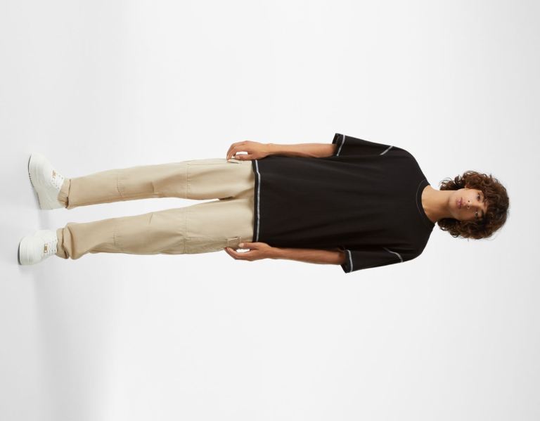 Bershka Regular Fit Kort Sleeve With Contrasting Thread T-shirts Heren Zwart | s6hiVmLkeSL