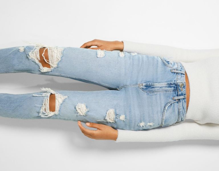 Bershka Ripped Relax Fit Jeans Dames Lichtblauw | 9uaaqymAVdE