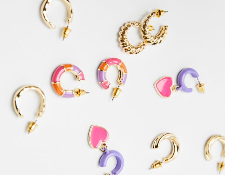Bershka Set Of 5 Pairs Of Metal Enameled Hoop Earrings With Charms Sieraden Dames Goud | PgNNyihrtxU