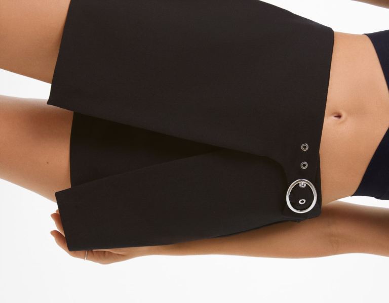 Bershka Skort With Gesp Rokken Dames Zwart | feUZISKATIW
