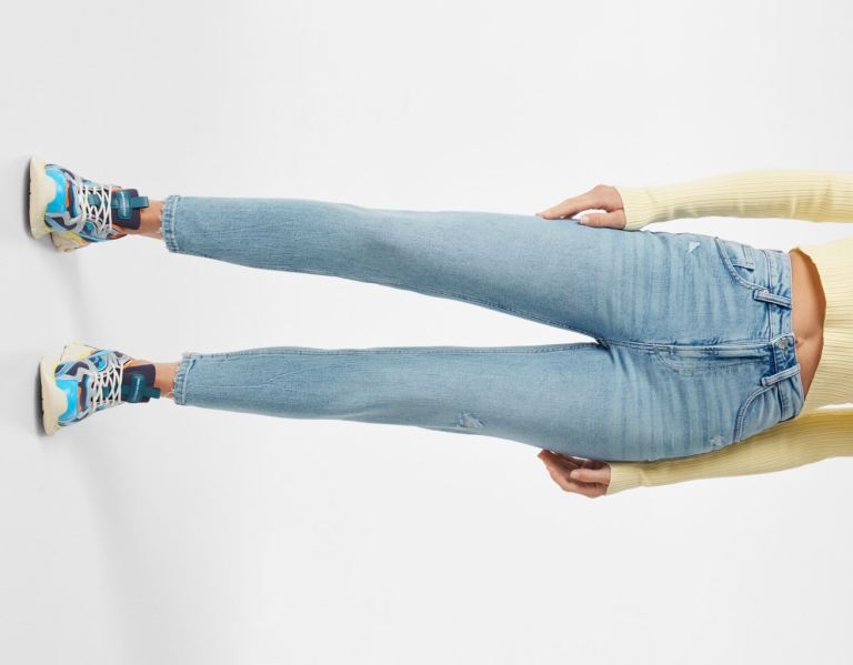 Bershka Slim Comfort Fit Mom Jeans Dames Lichtblauw | KQCmy5E3iiZ