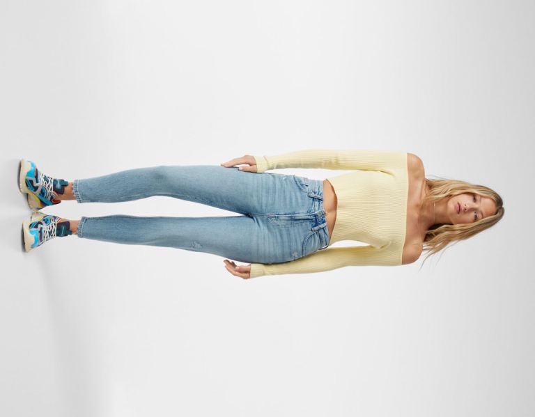 Bershka Slim Comfort Fit Mom Jeans Dames Lichtblauw | KQCmy5E3iiZ